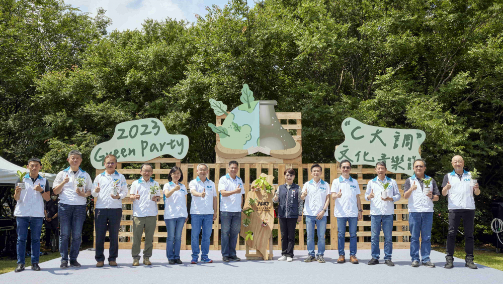 友達光電攜手供應商夥伴及台中市政府，共同倡議及推廣加樹減塑、節能減碳的淨零綠生活