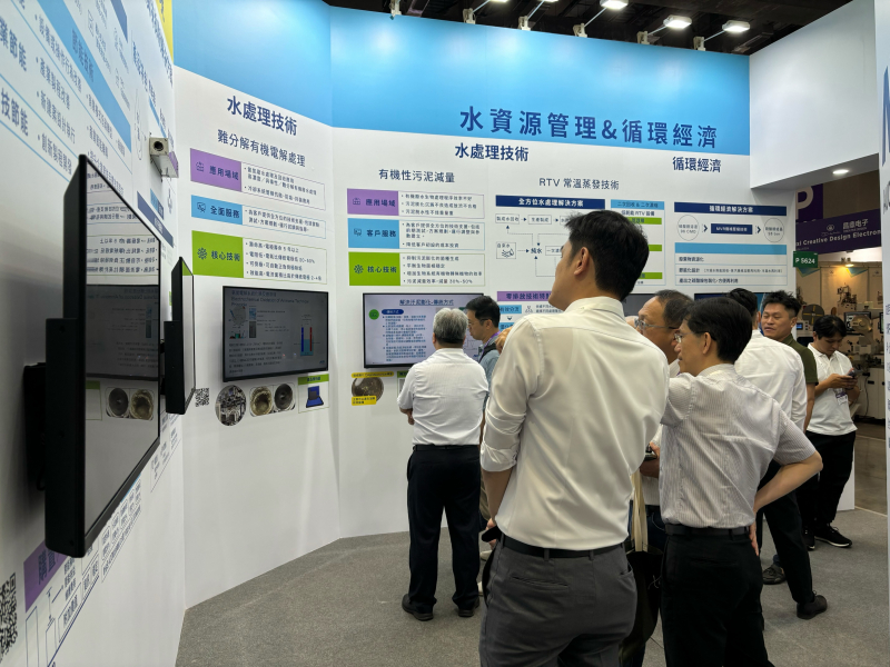 友達以深厚的智慧製造經驗發展永續戰略，積極延伸價值鏈，轉化成可供外界使用的綠色智慧服務，進軍SEMICON Taiwan 2024，提供半導體產業鏈打造AI世代的永續即戰力。