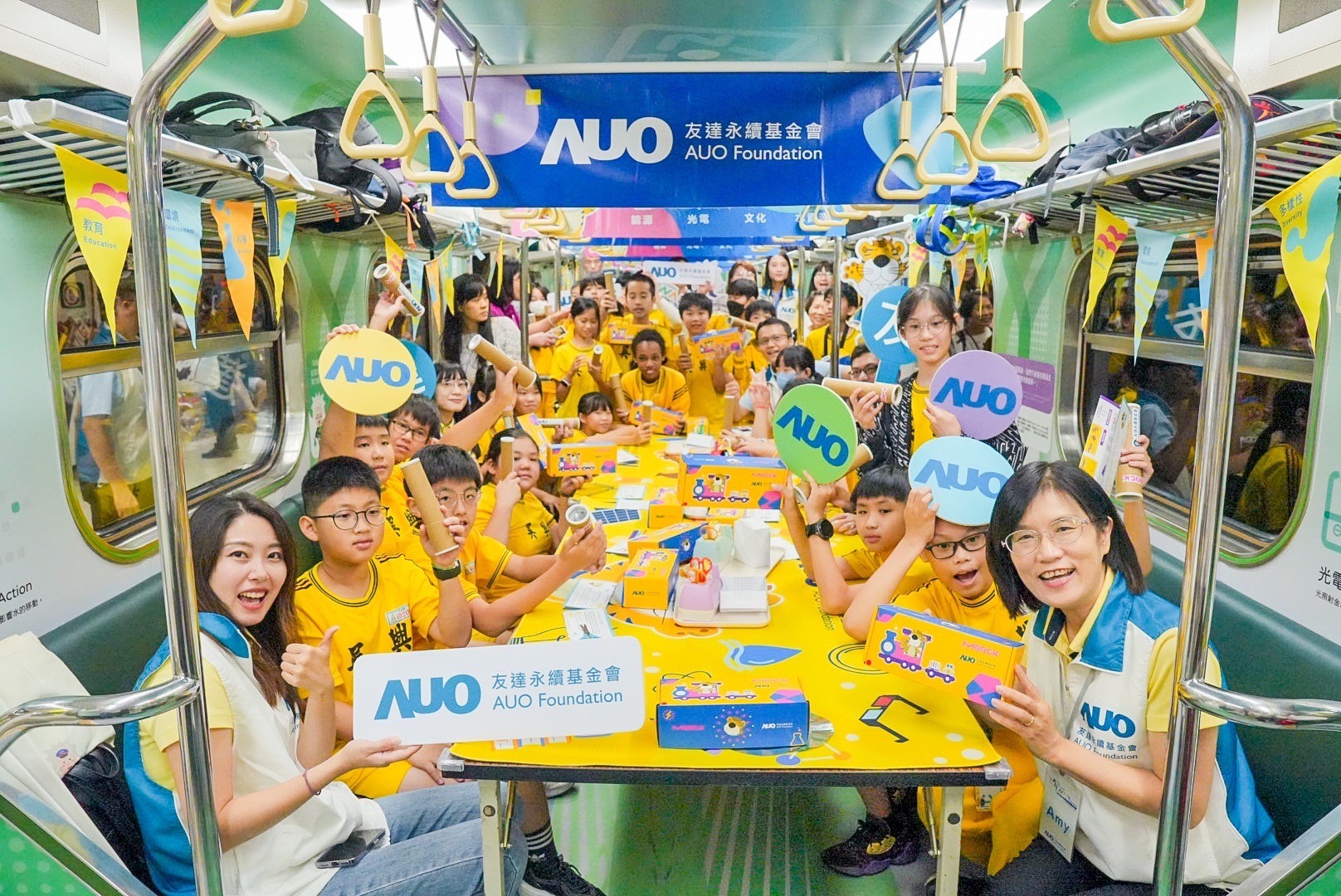 友達永續基金會響應國科會推動的「臺灣科普環島列車」正式啟航，透過「生活中的科學」車廂課程設計，展開為期6天巡迴全臺17個縣市、停靠32站的移動式科普之旅