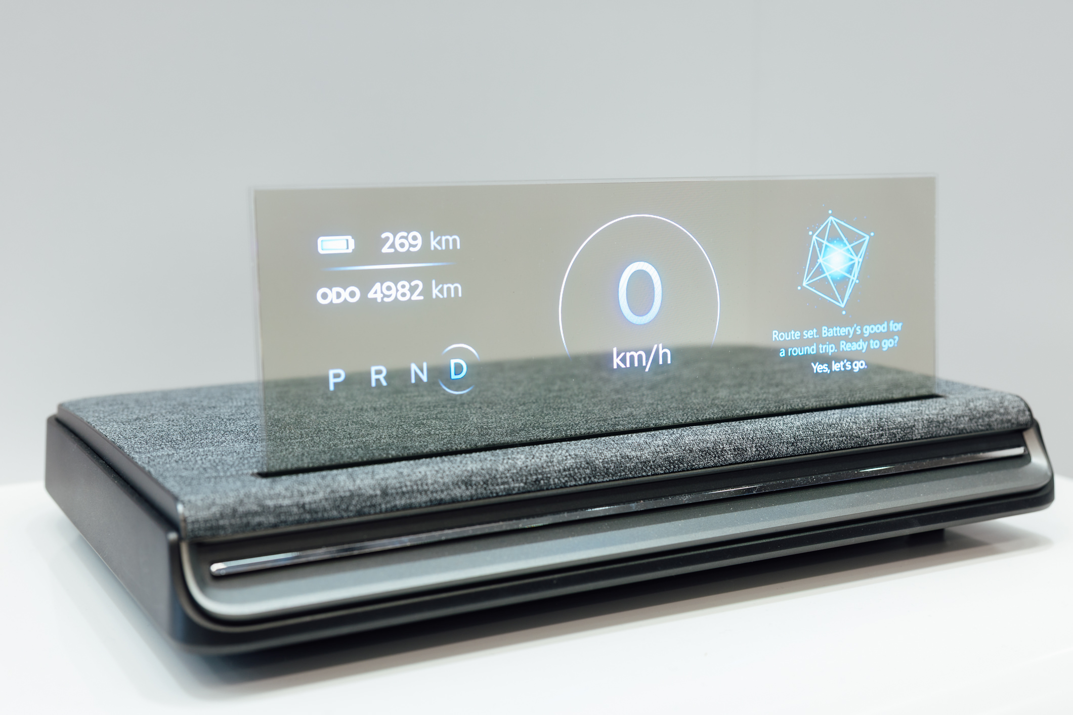 全球首款Aero Module透明Micro LED顯示器模組外觀輕盈通透，可與數位內容完美融合，提供動態顯示、先進控制、個人化沉浸感受。